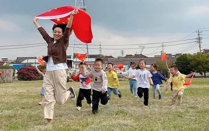 北京夫妻8年摇不上号！花7万买国产电动车靠谱吗？游戏画面